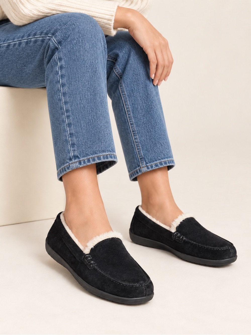 Vionic Lynez black loafers/slippers slip-on. Size 9.5